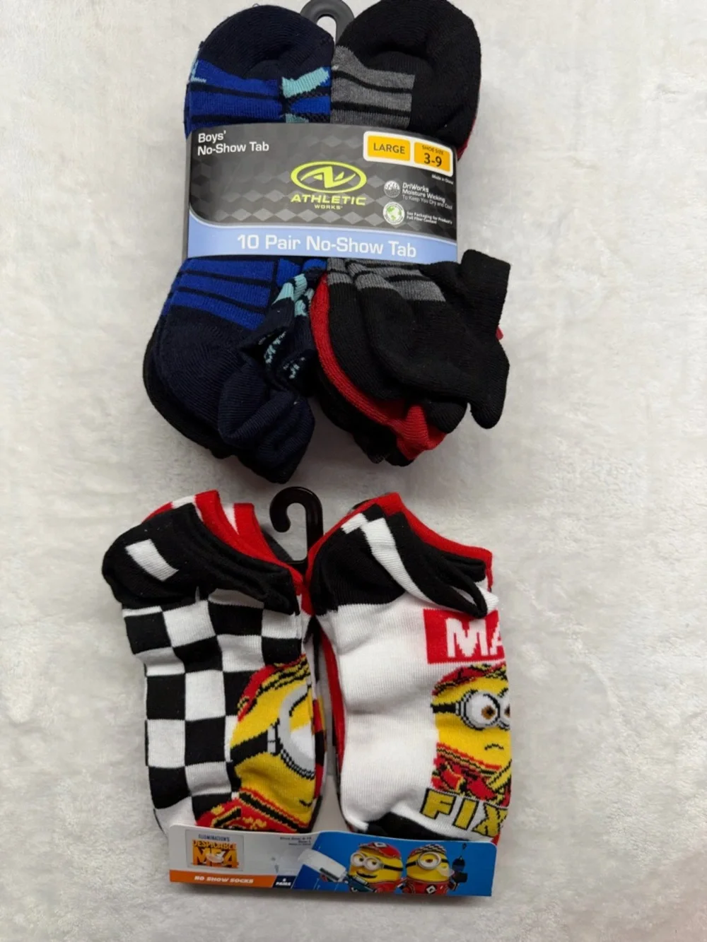 Boys Athletic Works Socks 10 Pair Large 3-9 + Minions Ankle Socks Bundle